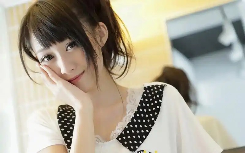 杏色轻薄美式情感冲锋衣撩人感小众复古写真视频遮全脸