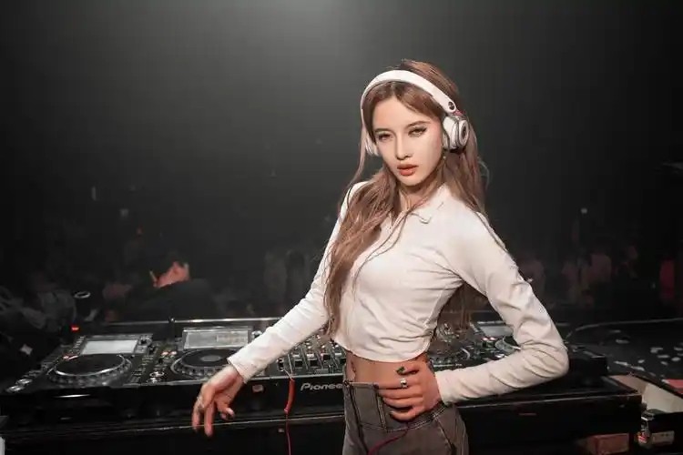 新成熟韩风小众百搭透气高清极品通勤雪纺情感视频女成熟