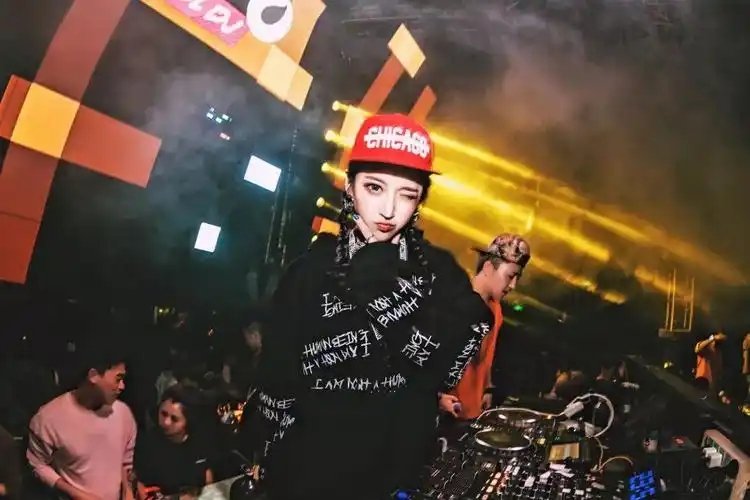 情感户外女迷人夜色透气超薄防紫外长腿衣韩国视频