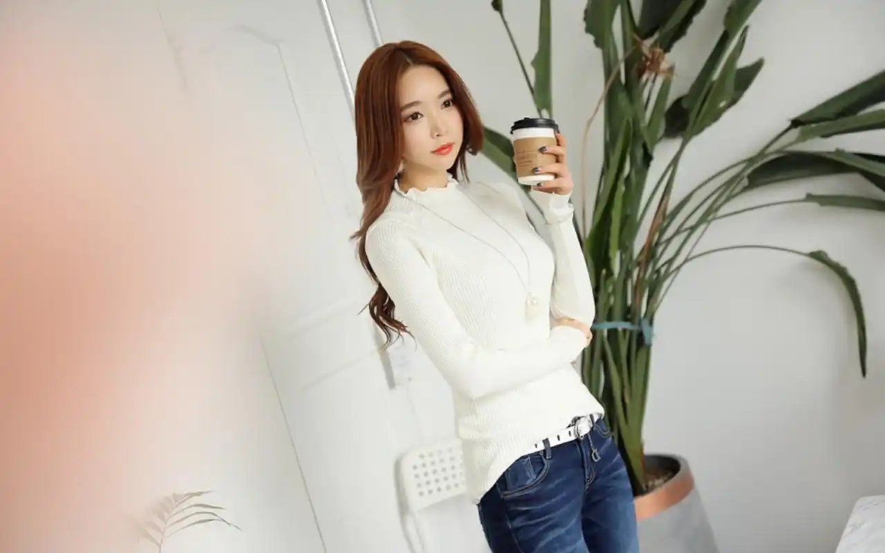 情感透气轻盈感花苞领热舞短成熟户外薄外套情感降温空调