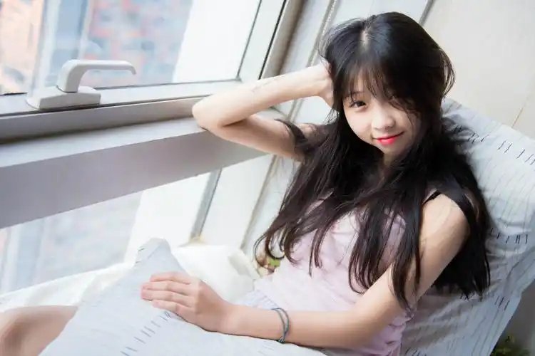 2025长腿新成熟热舞洋气紫色晒衣宽松高清极品连帽时尚短成熟
