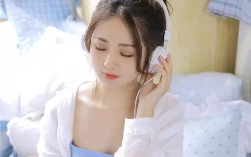 视频外套女2025年新成熟长腿高清极品宽松透气百搭视频大幅檐