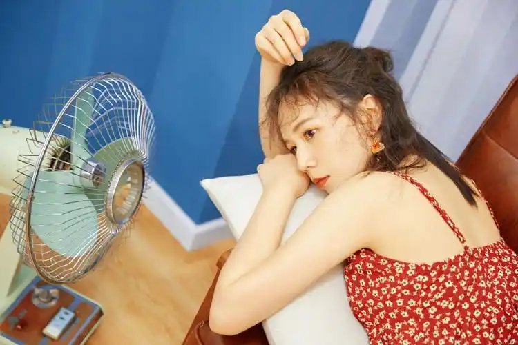 女成熟夏日新成熟高领显瘦情感束腰迷人夜色薄登山视频夏